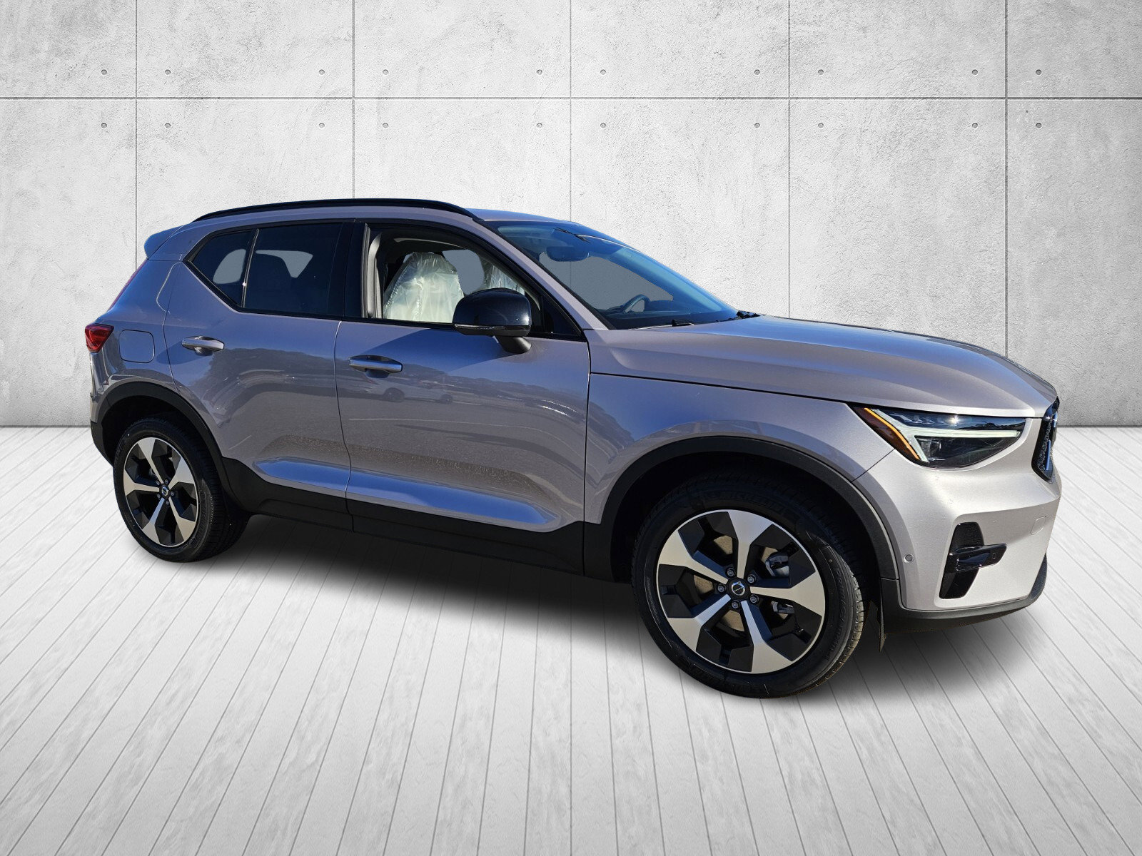 New 2026 Volvo XC40 B4 Plus w/ Climate Package