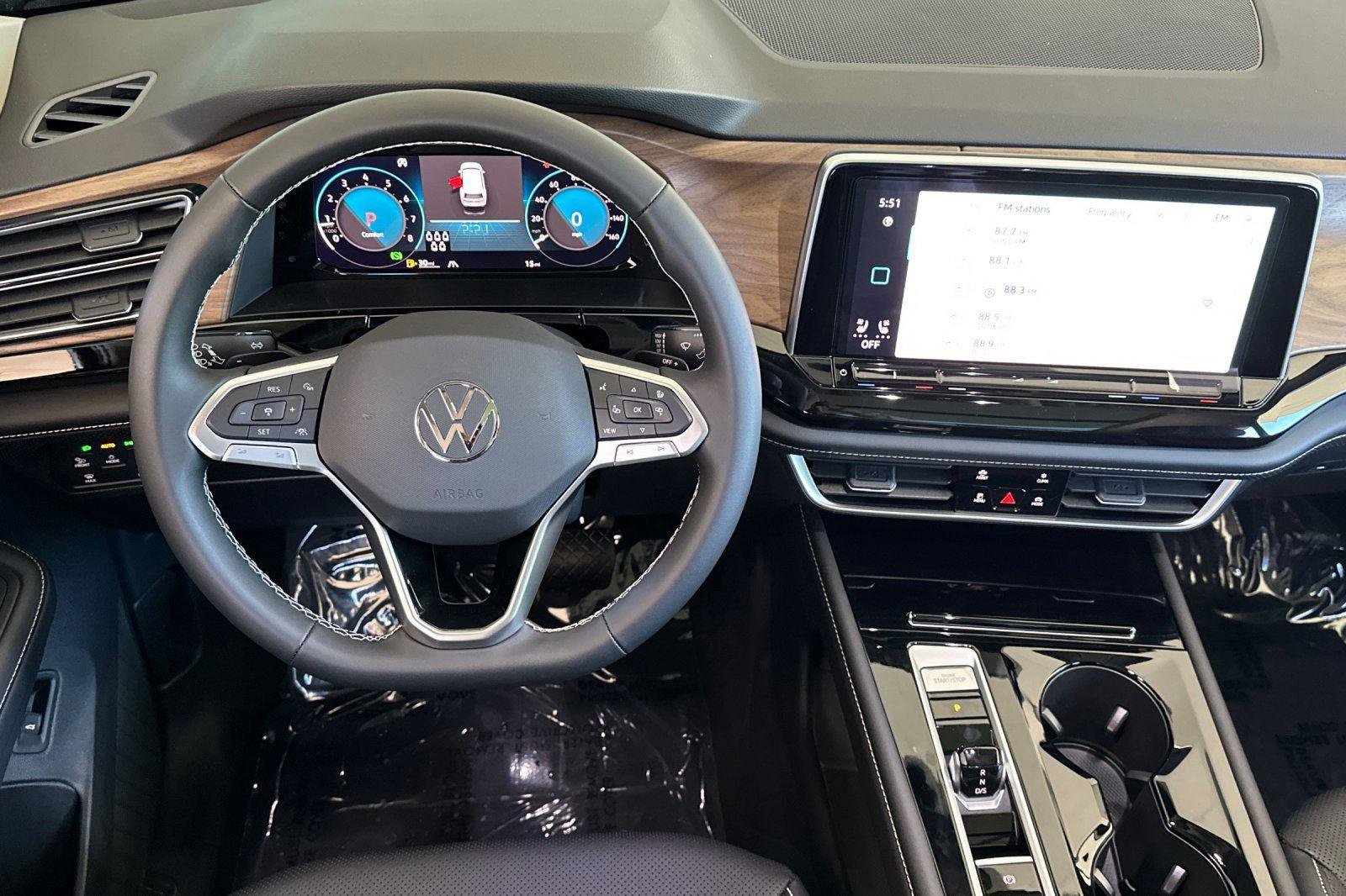 New 2026 Volkswagen Atlas SE w/ Panoramic Sunroof Package image 13