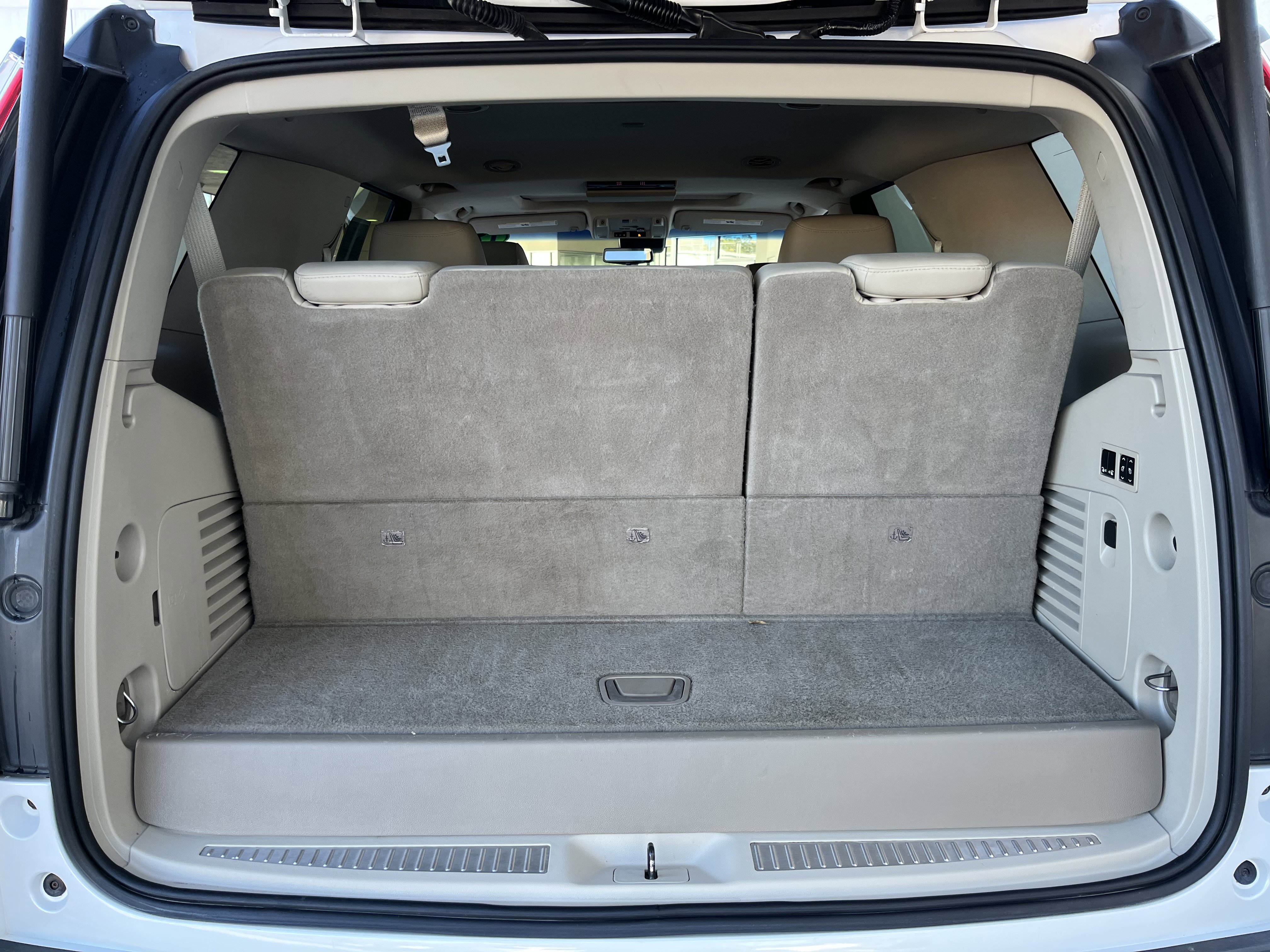 Used 2019 Cadillac Escalade Premium Luxury image 19