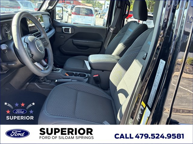 Used 2024 Jeep Wrangler Unlimited Rubicon 4xe w/ Technology Group AWD/4WD image 17