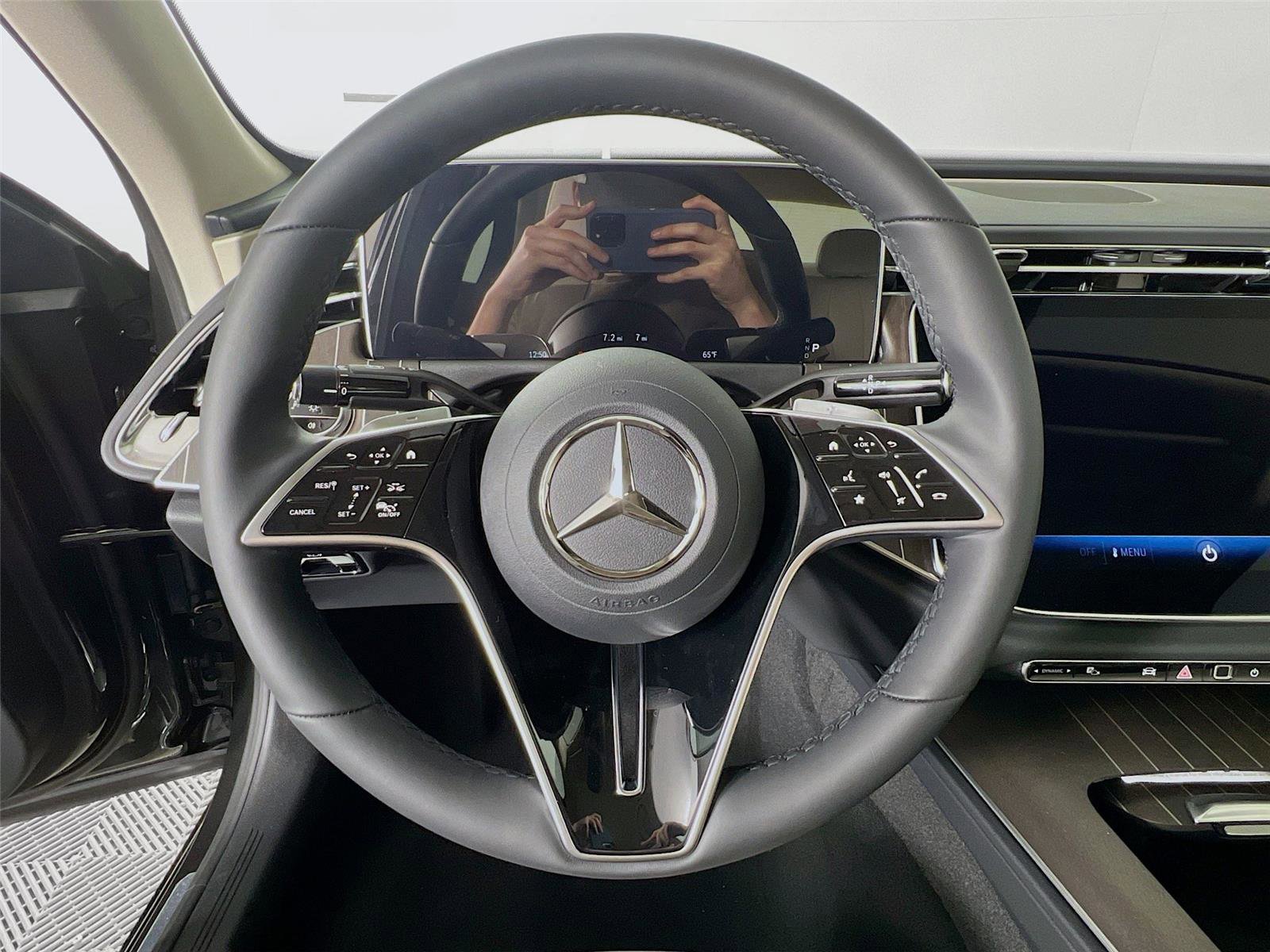 New 2026 Mercedes-Benz E 350 4MATIC Sedan image 11