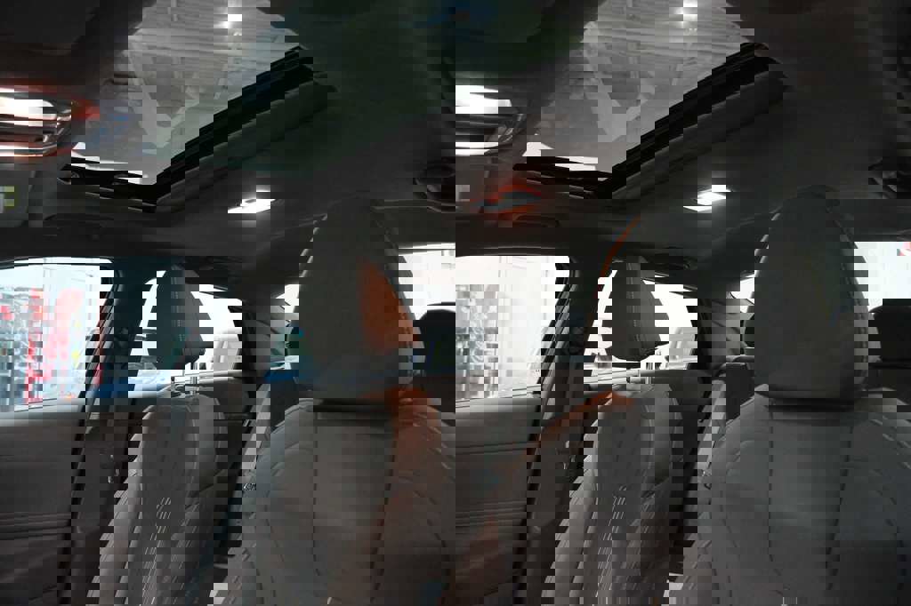 Used 2025 Hyundai Elantra SEL image 33