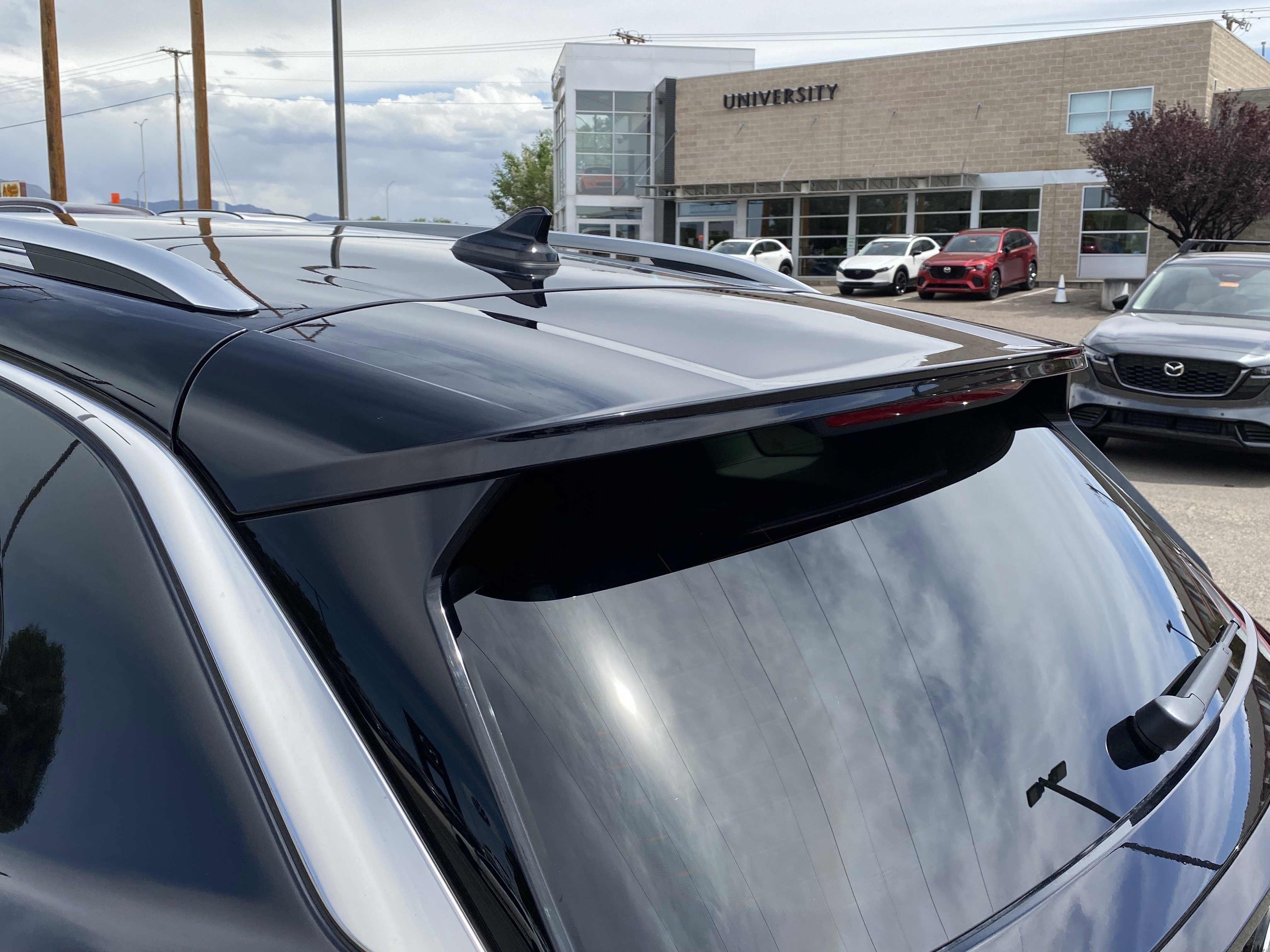 Used 2025 Volkswagen Tiguan SE w/ Panoramic Sunroof Package AWD/4WD image 18