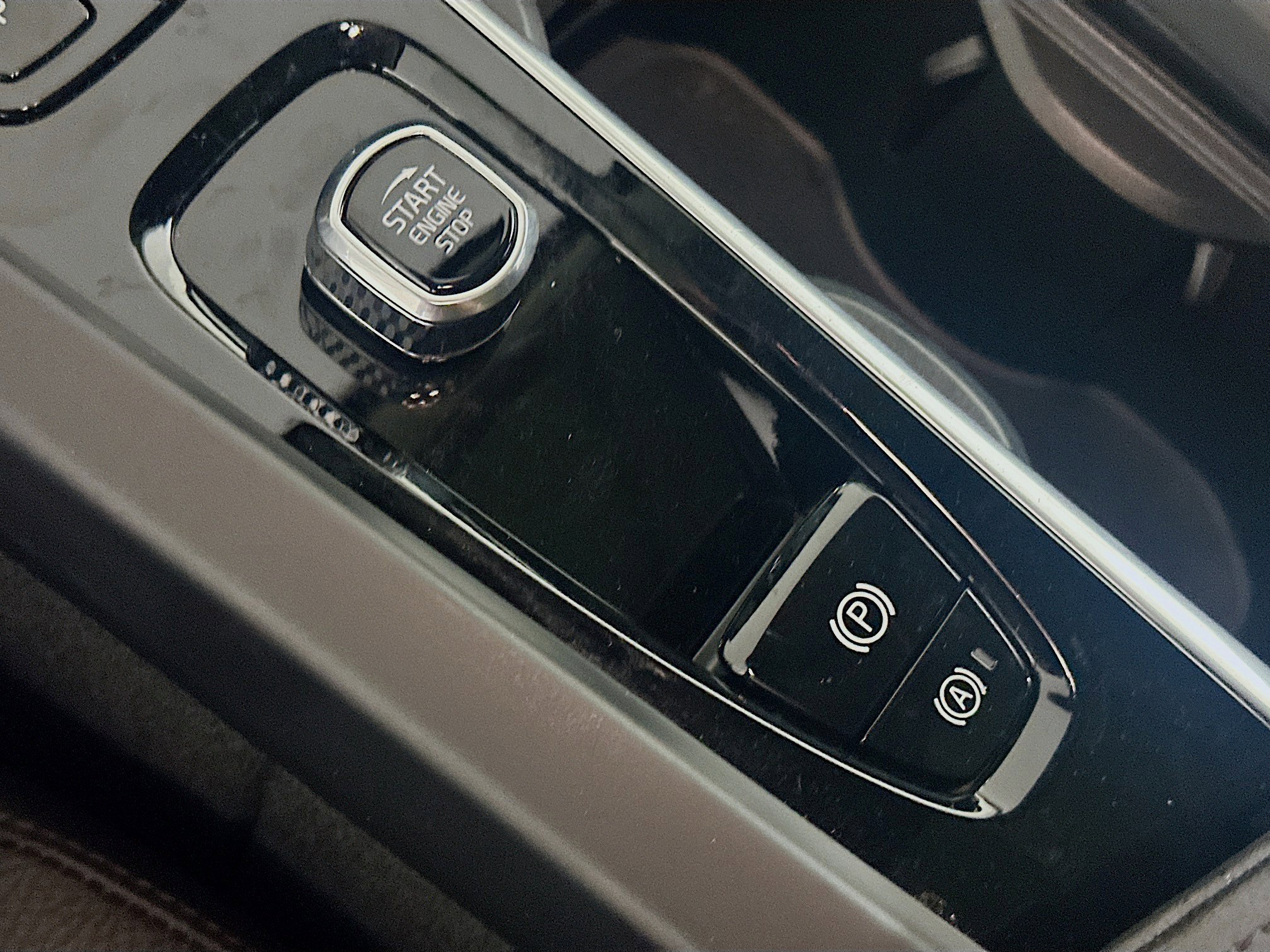 Used 2025 Volvo XC60 B5 Plus image 25