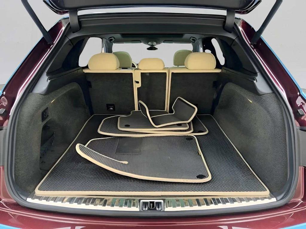 Used 2017 Bentley Bentayga image 24