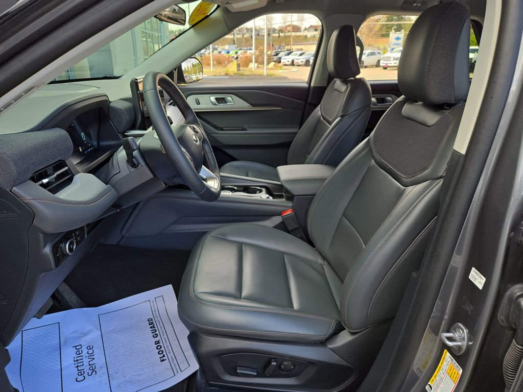 Used 2025 Ford Explorer Active w/ Active Comfort Package AWD/4WD image 14