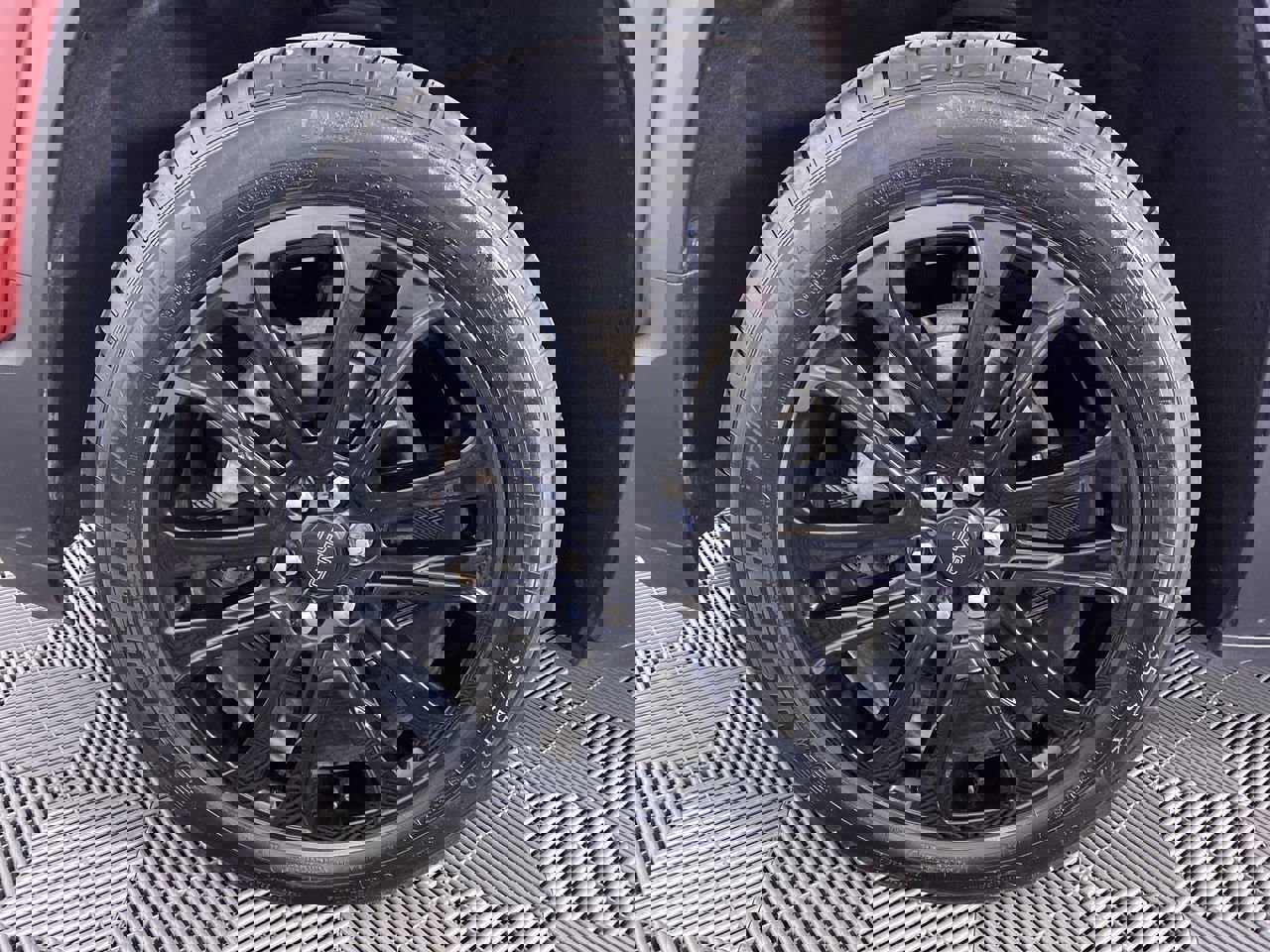 Certified 2023 GMC Acadia SLE w/ Driver Convenience Package FWD image 26