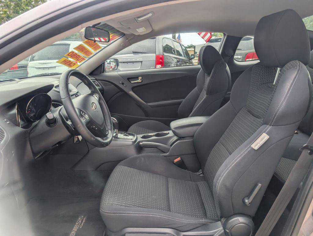 Used 2011 Hyundai Genesis 2.0T RWD image 9