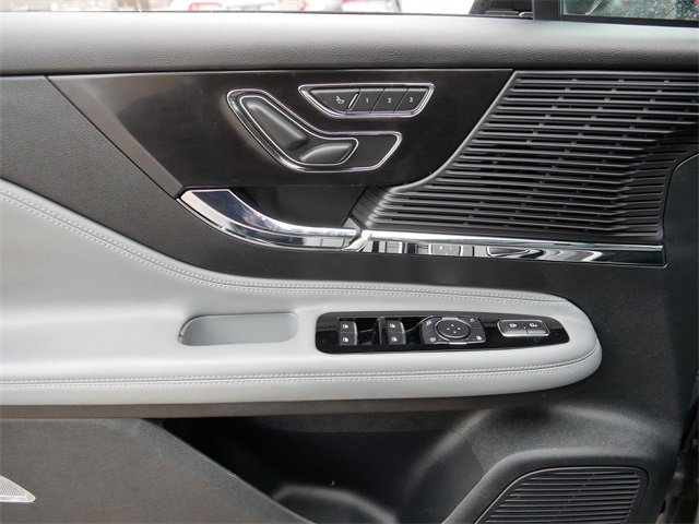 Used 2022 Lincoln Corsair AWD w/ Premium Package image 17