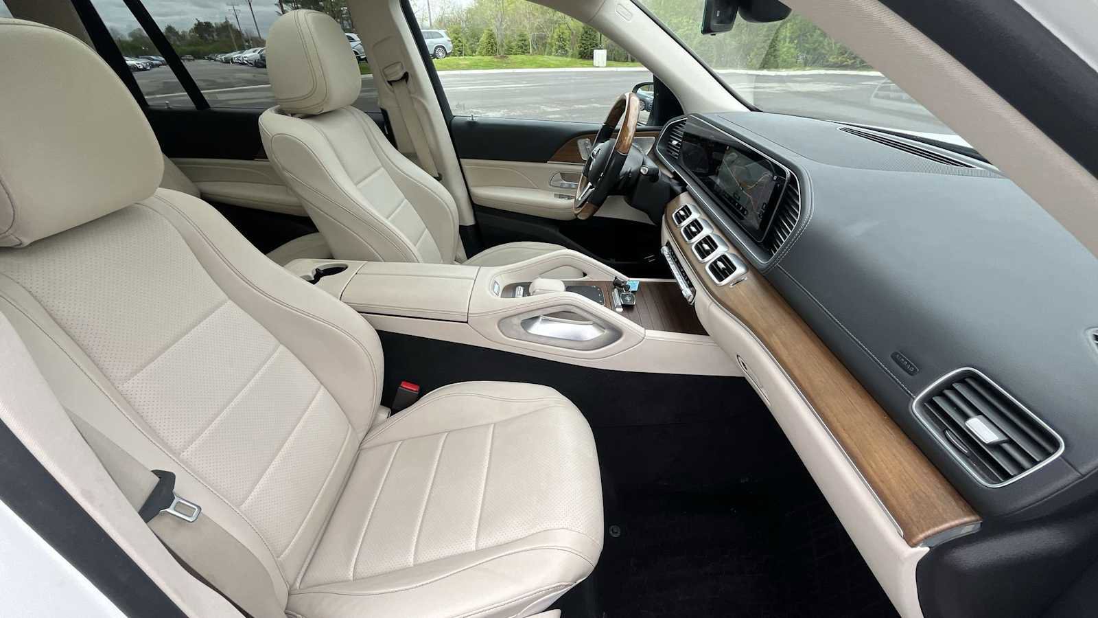 Used 2022 Mercedes-Benz GLS 450 4MATIC image 2