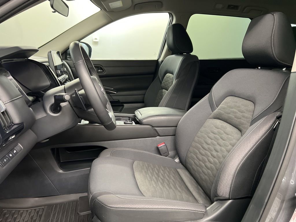Used 2025 Nissan Pathfinder SV AWD/4WD image 25