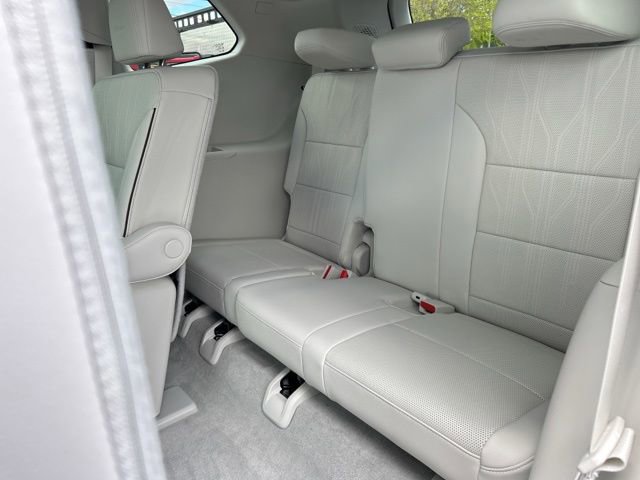 New 2026 Buick Enclave Avenir w/ Super Cruise Package AWD/4WD image 17
