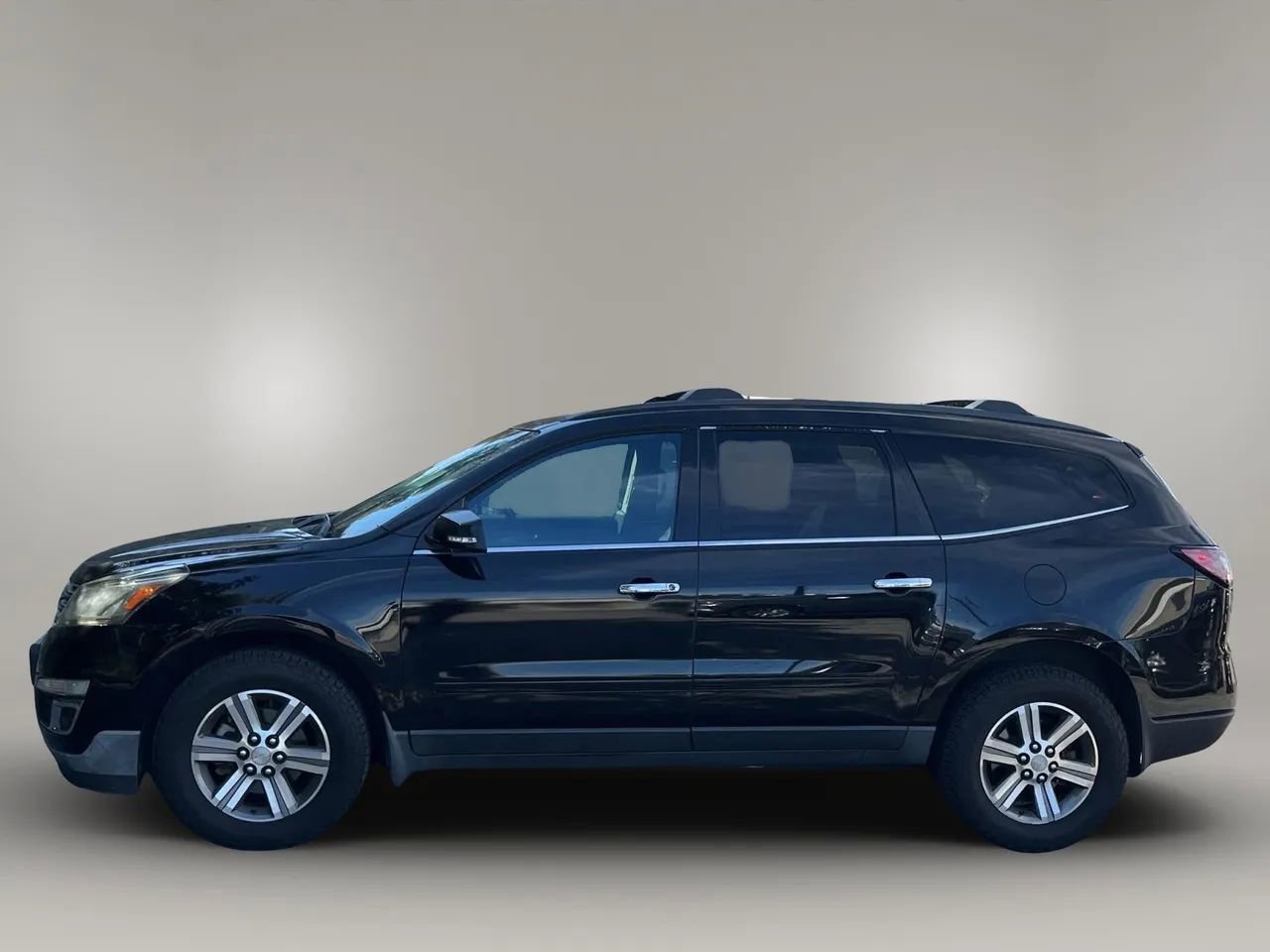 Used 2016 Chevrolet Traverse LT image 2