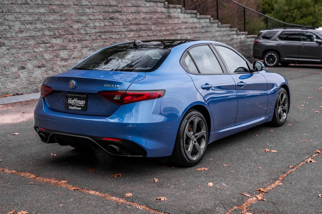 Used 2017 Alfa Romeo Giulia AWD image 4