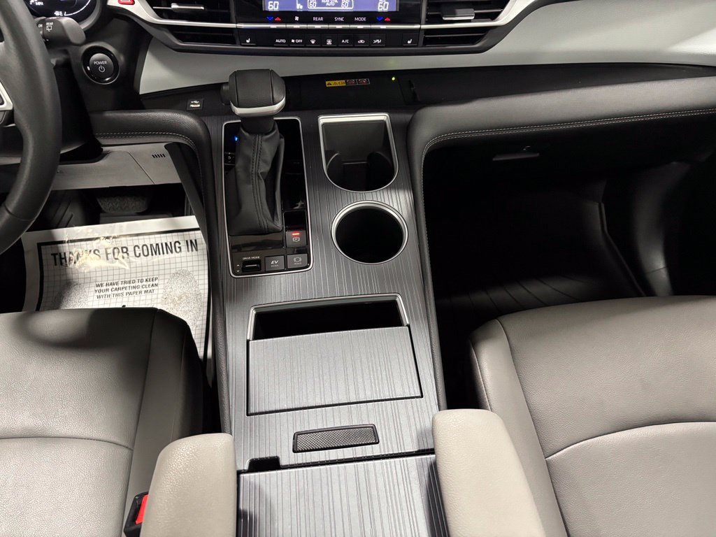 Used 2025 Toyota Sienna XLE AWD/4WD image 36