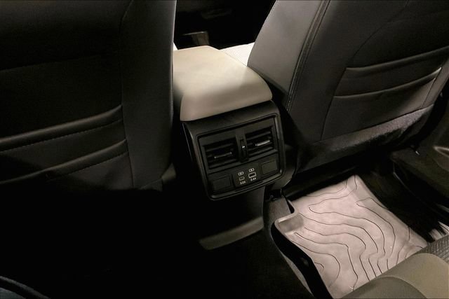 Used 2025 Subaru Forester Premium image 34