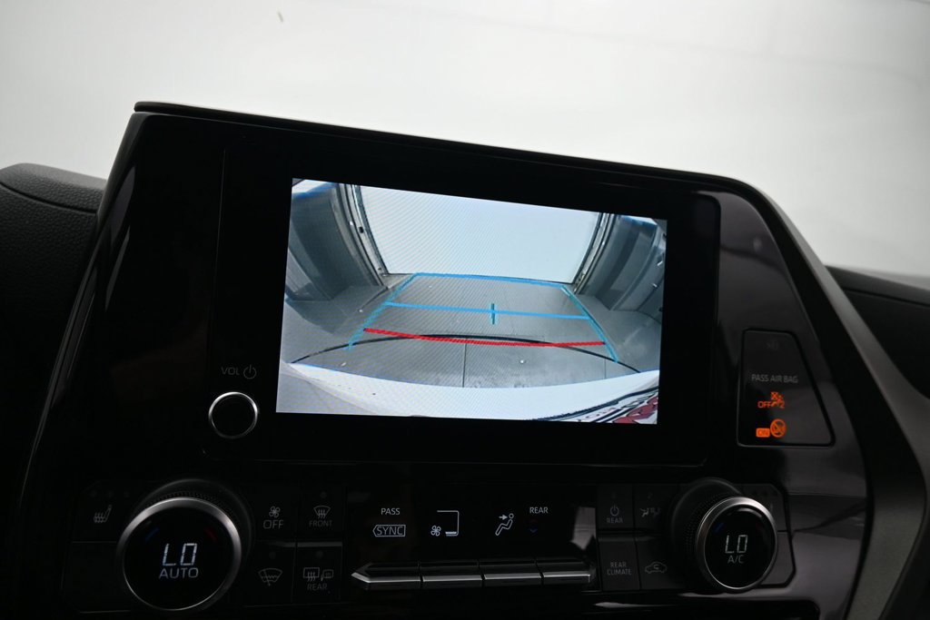 Used 2024 Toyota Highlander XLE FWD image 18