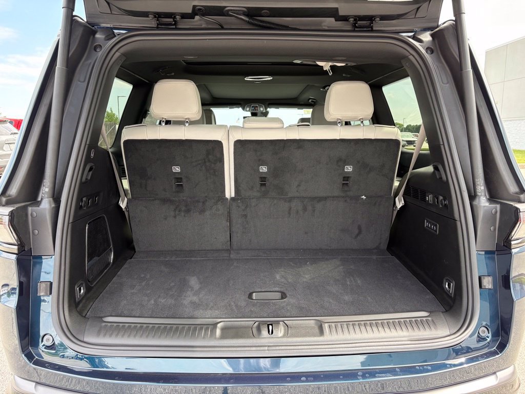 New 2026 Jeep Grand Wagoneer Limited AWD/4WD image 12