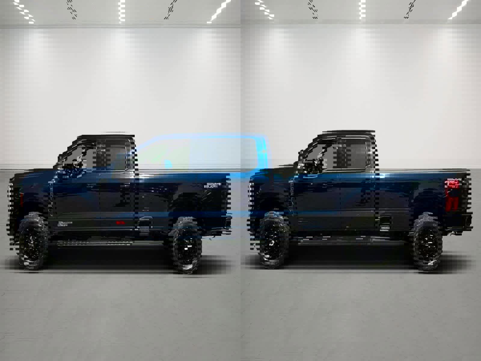 Used 2025 Ford F350 Lariat w/ Lariat Ultimate Package image 2