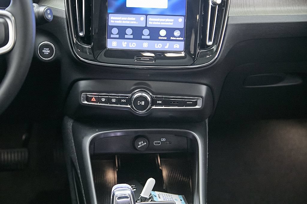 Certified 2023 Volvo XC40 B5 Ultimate w/ Protection Package Premier AWD/4WD image 27