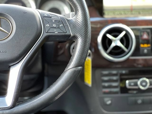 Used 2015 Mercedes-Benz GLK 350 4MATIC image 32