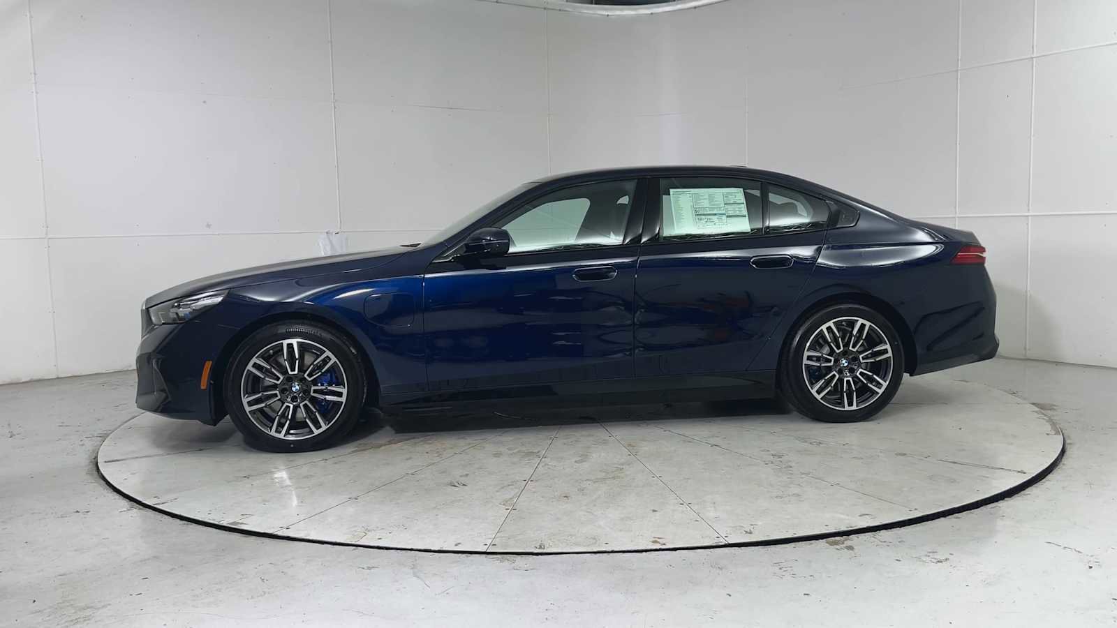 New 2026 BMW 550e xDrive image 5
