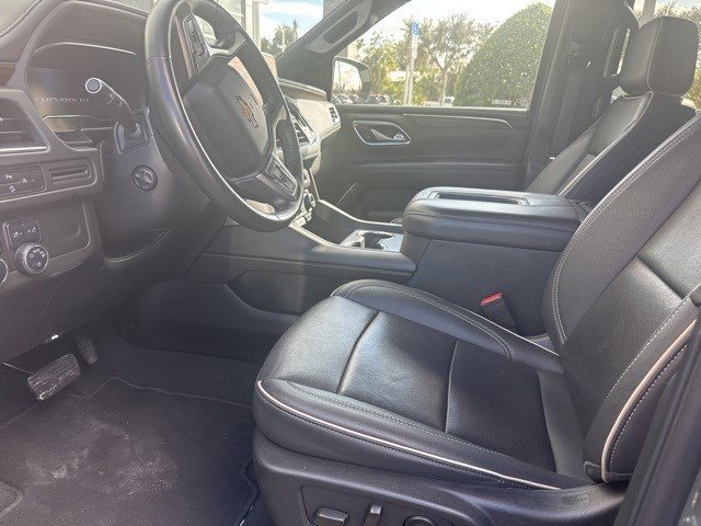 Used 2024 Chevrolet Suburban Premier image 2