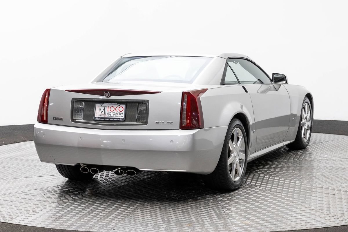 Used 2007 Cadillac XLR RWD image 11