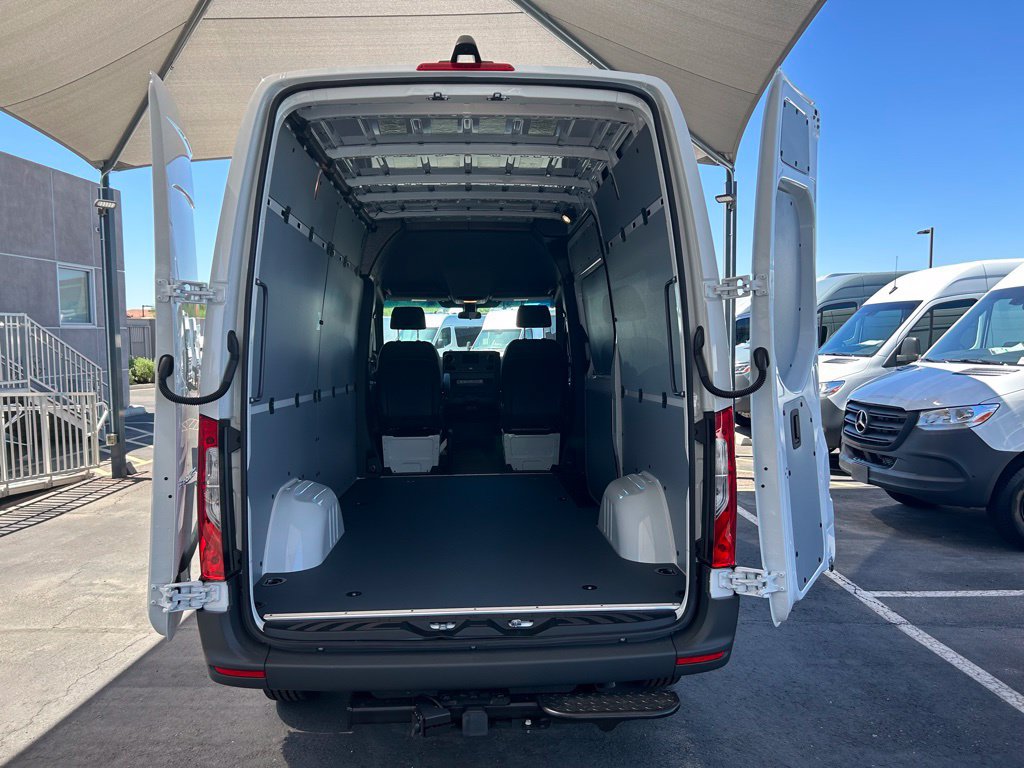 Used 2023 Mercedes-Benz Sprinter 2500 image 9