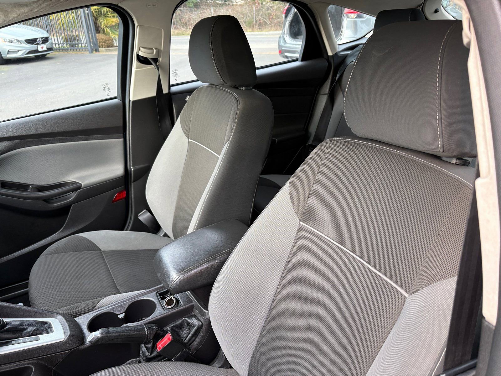 Used 2014 Ford Focus SE FWD image 12
