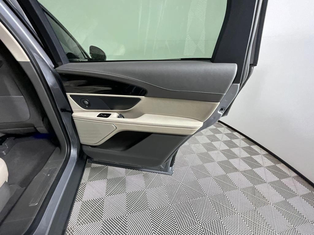 Used 2025 Lincoln Nautilus Reserve AWD/4WD image 25