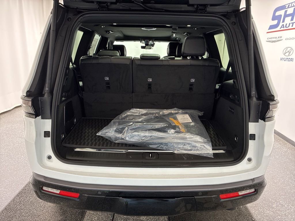 New 2026 Jeep Grand Wagoneer Summit w/ Premium Group III image 6