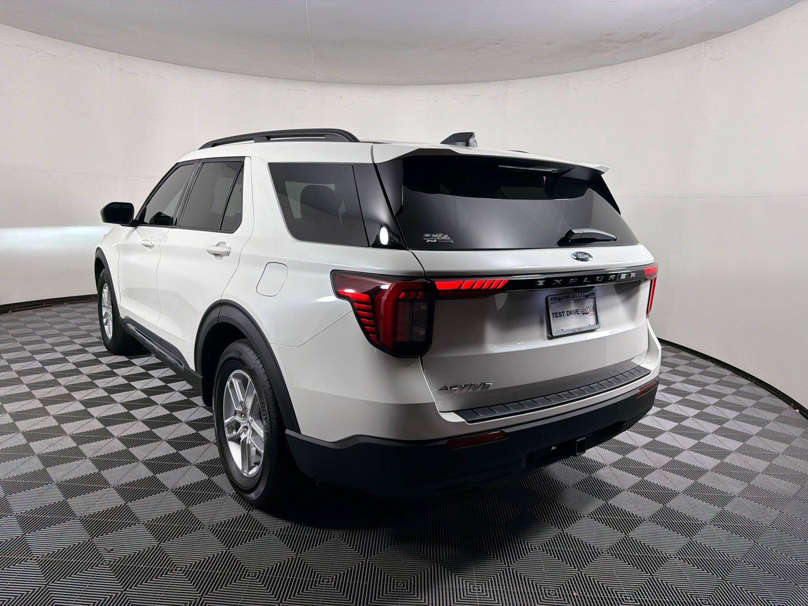 Used 2025 Ford Explorer Active RWD image 5