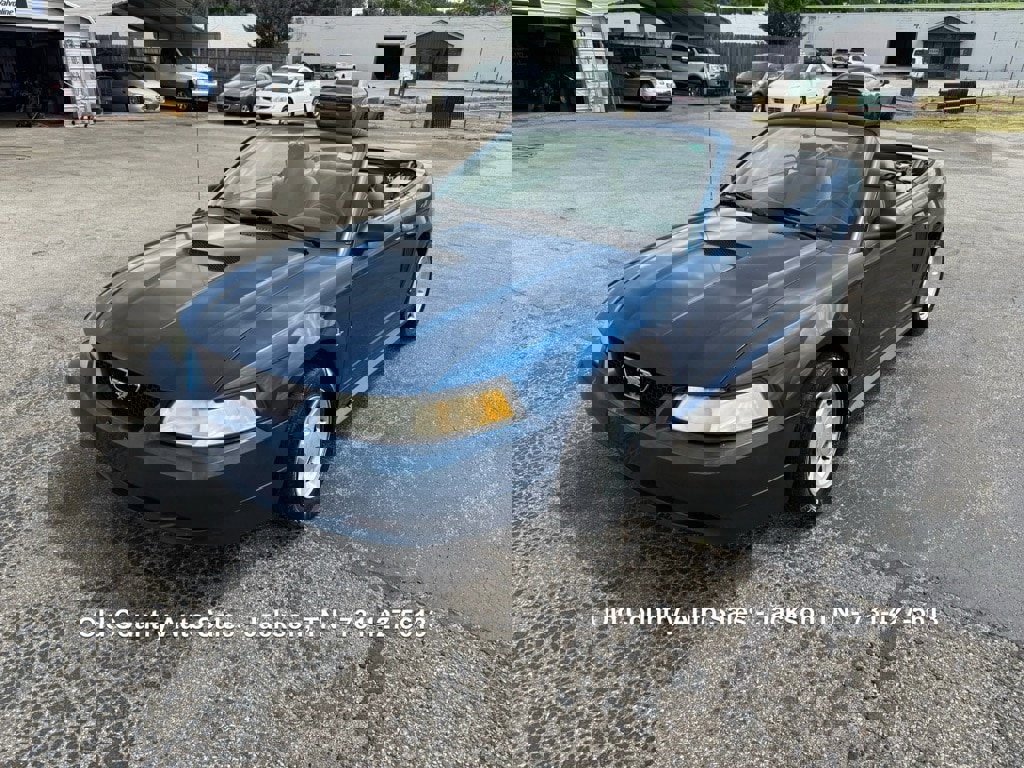 Used 2000 Ford Mustang Convertible RWD image 3