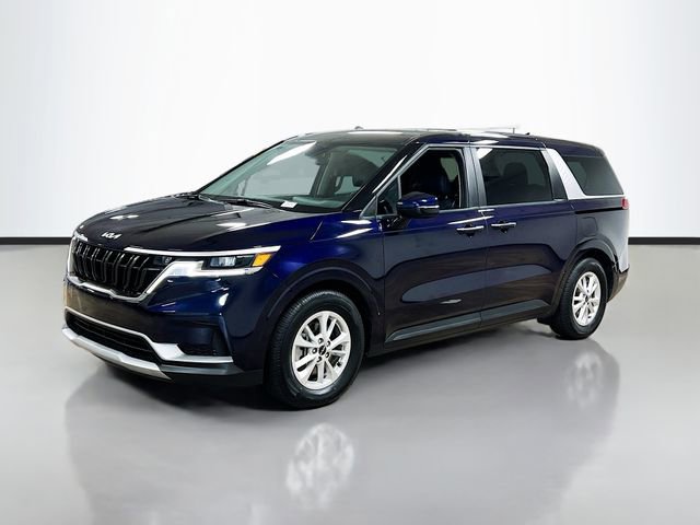 Certified 2024 Kia Carnival LX image 3