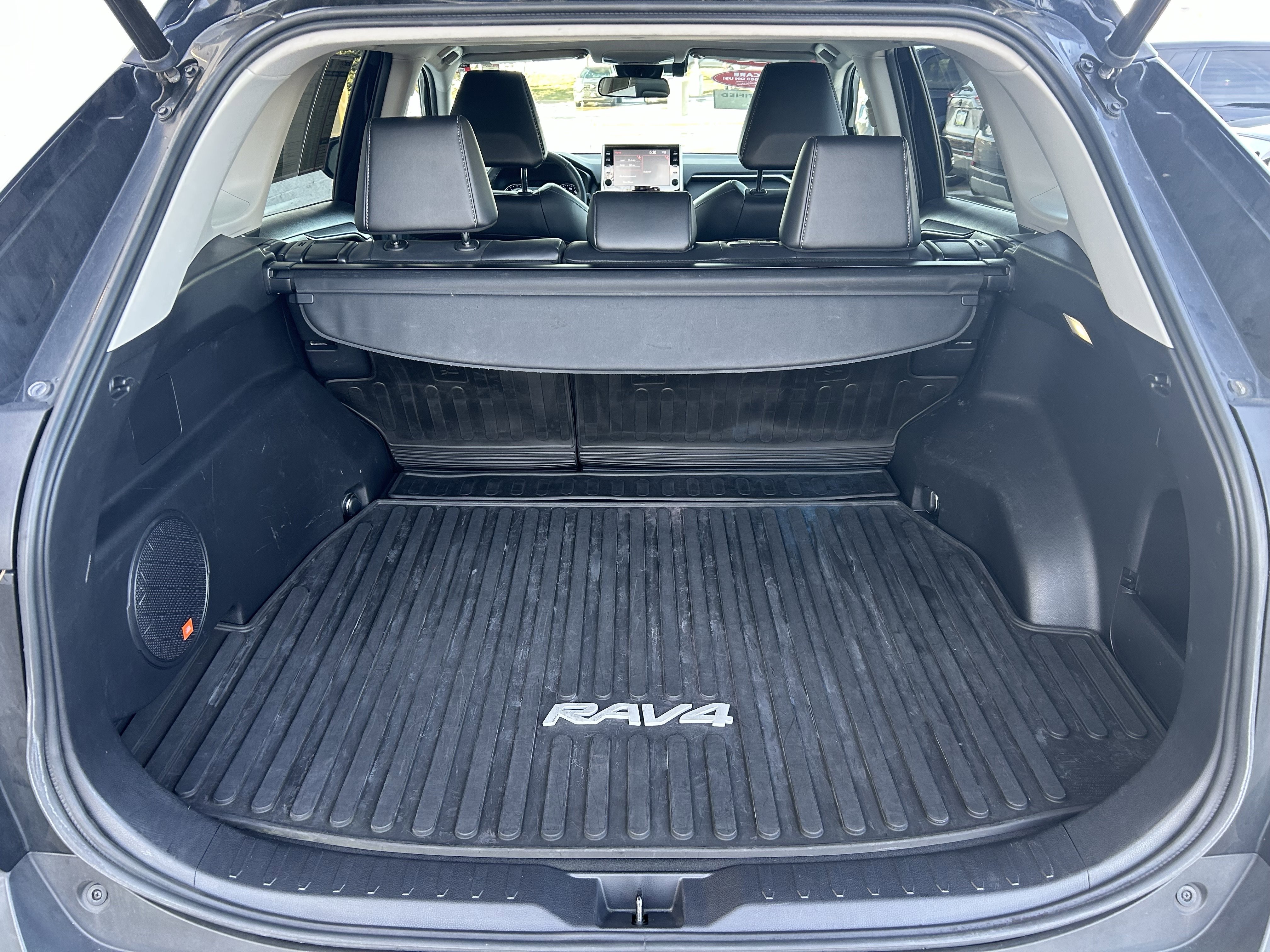 Used 2022 Toyota RAV4 XLE Premium image 21