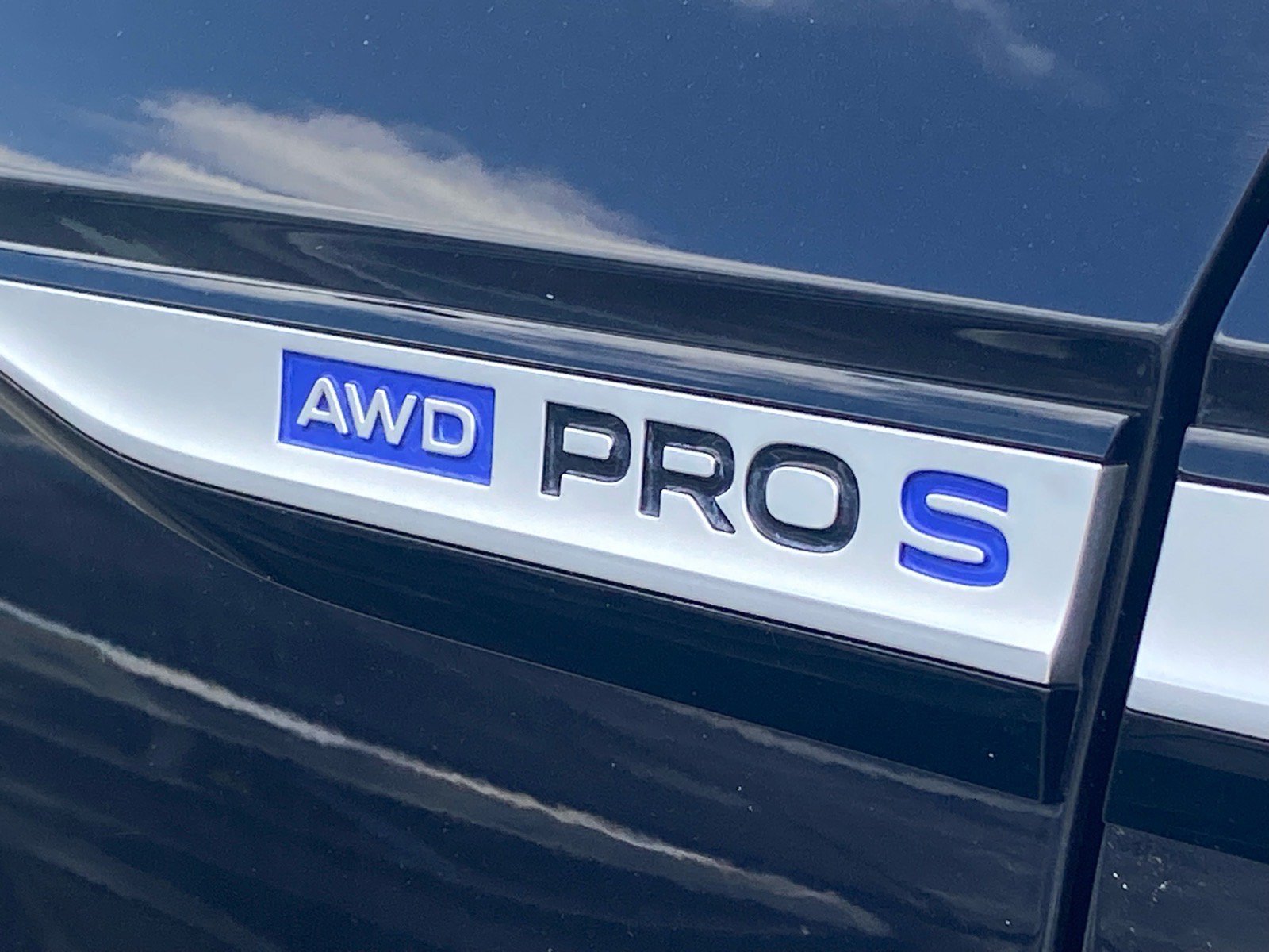 Certified 2023 Volkswagen ID.4 Pro S AWD/4WD image 4