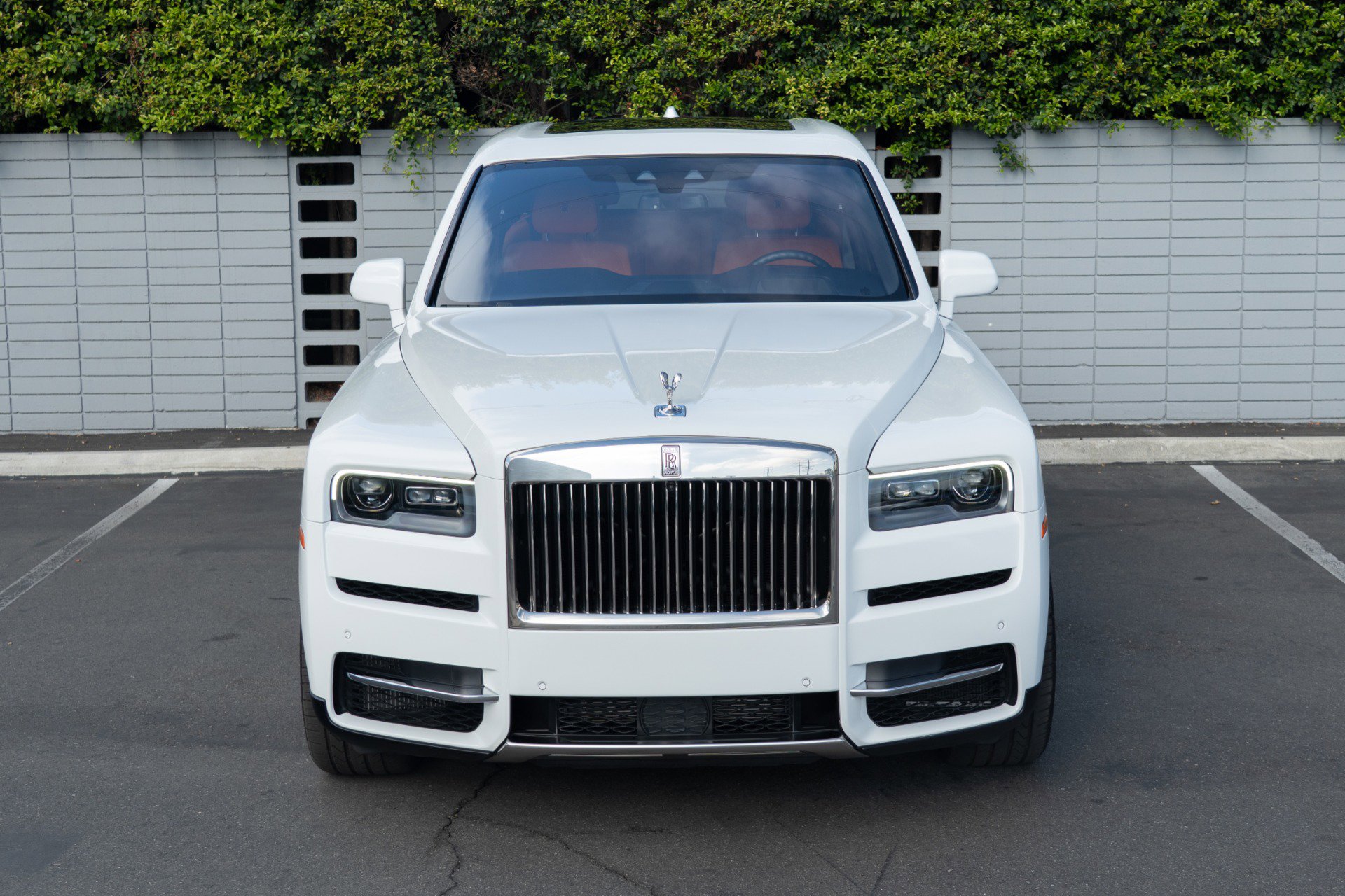 Used 2022 Rolls-Royce Cullinan image 3