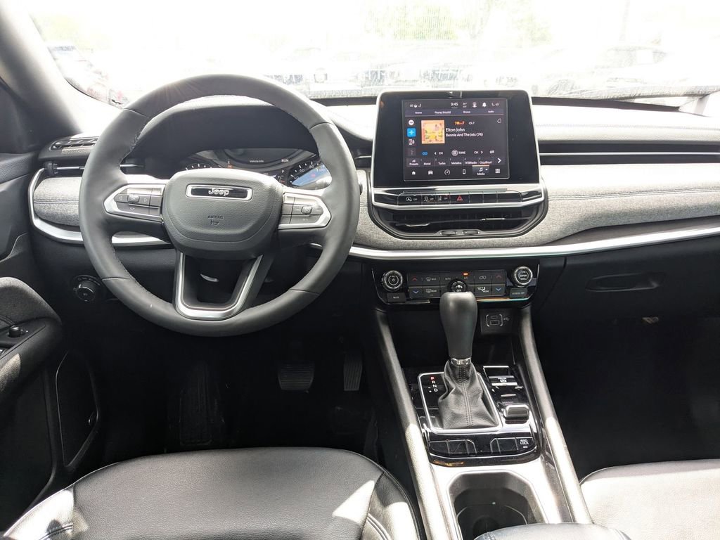 Used 2025 Jeep Compass Latitude w/ Sun & Sound Group image 26