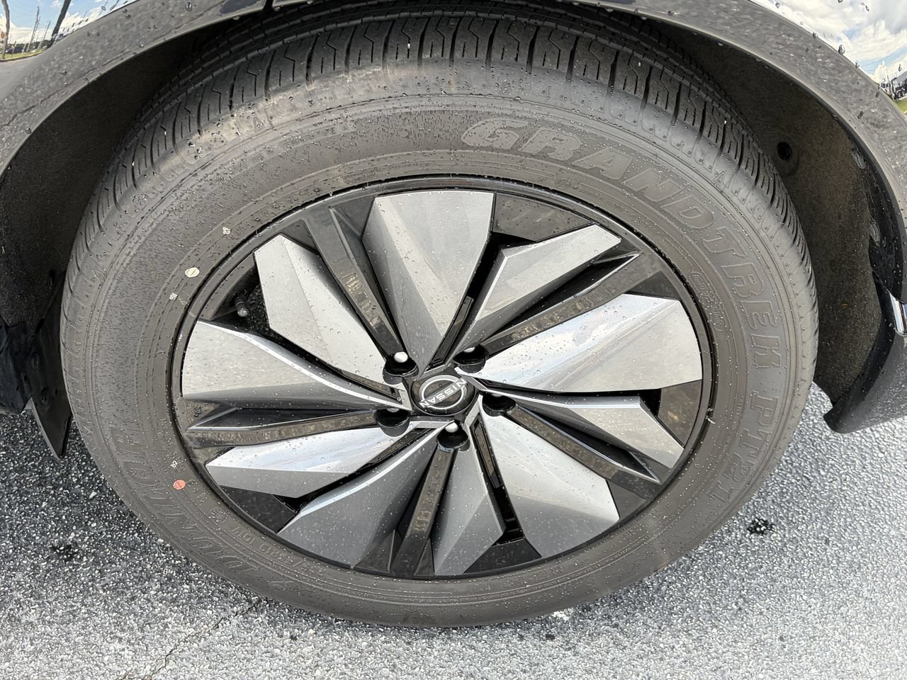 Certified 2024 Nissan Ariya AWD image 28