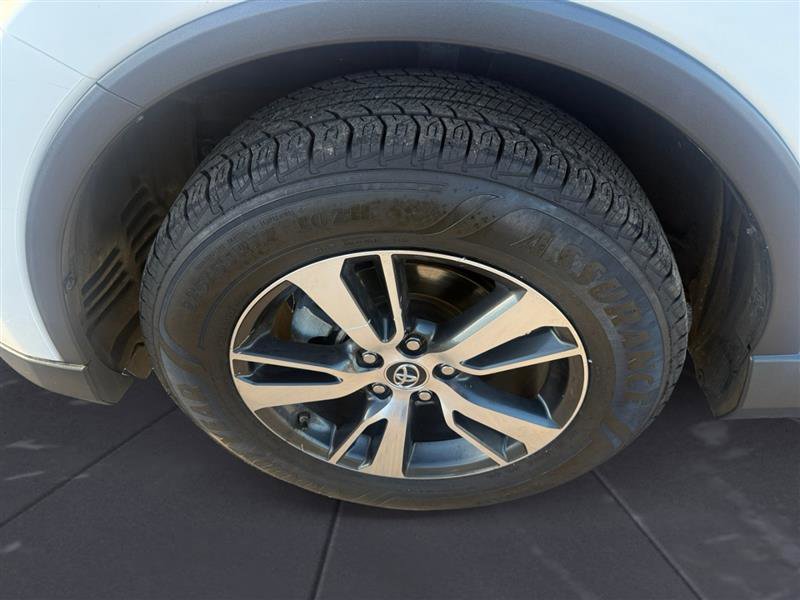 Used 2018 Toyota RAV4 XLE image 18