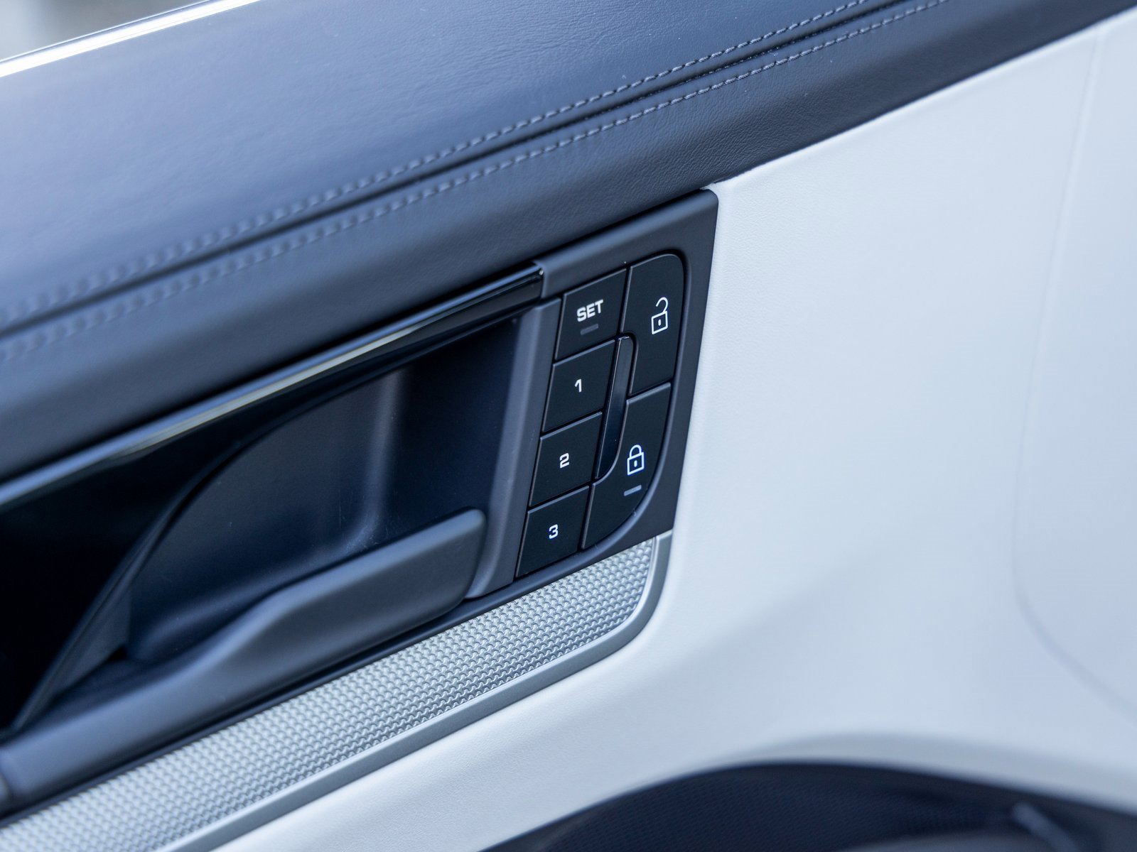 Certified 2025 Porsche Cayenne image 22