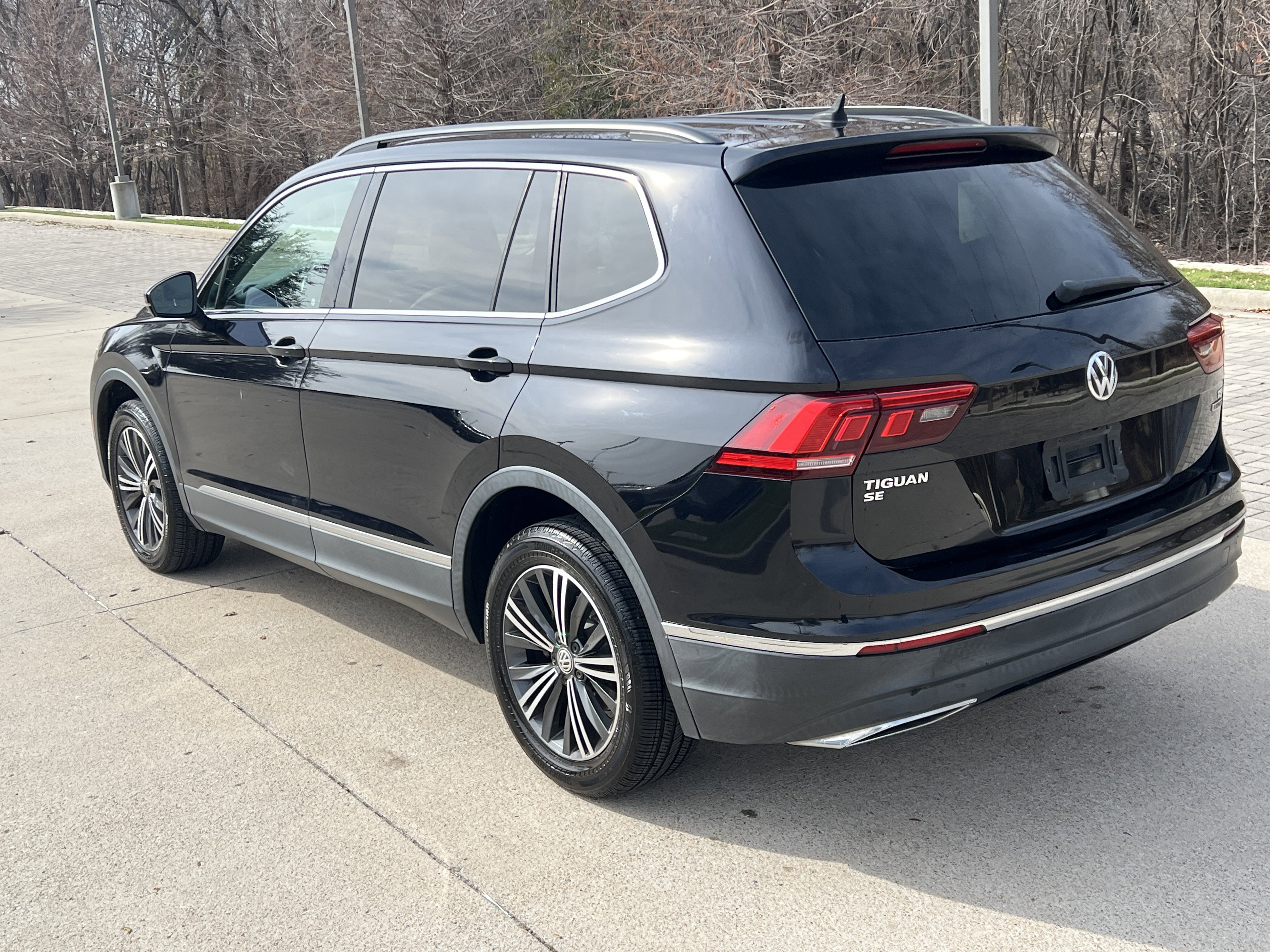 Used 2018 Volkswagen Tiguan SE w/ 18" Alloy Wheels Package image 8