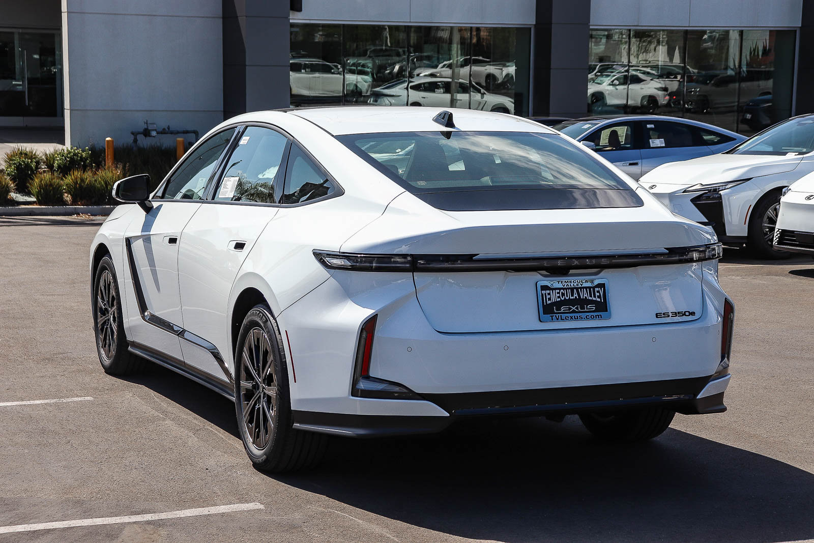 New 2026 Lexus ES 350e w/ Convenience Package FWD image 4