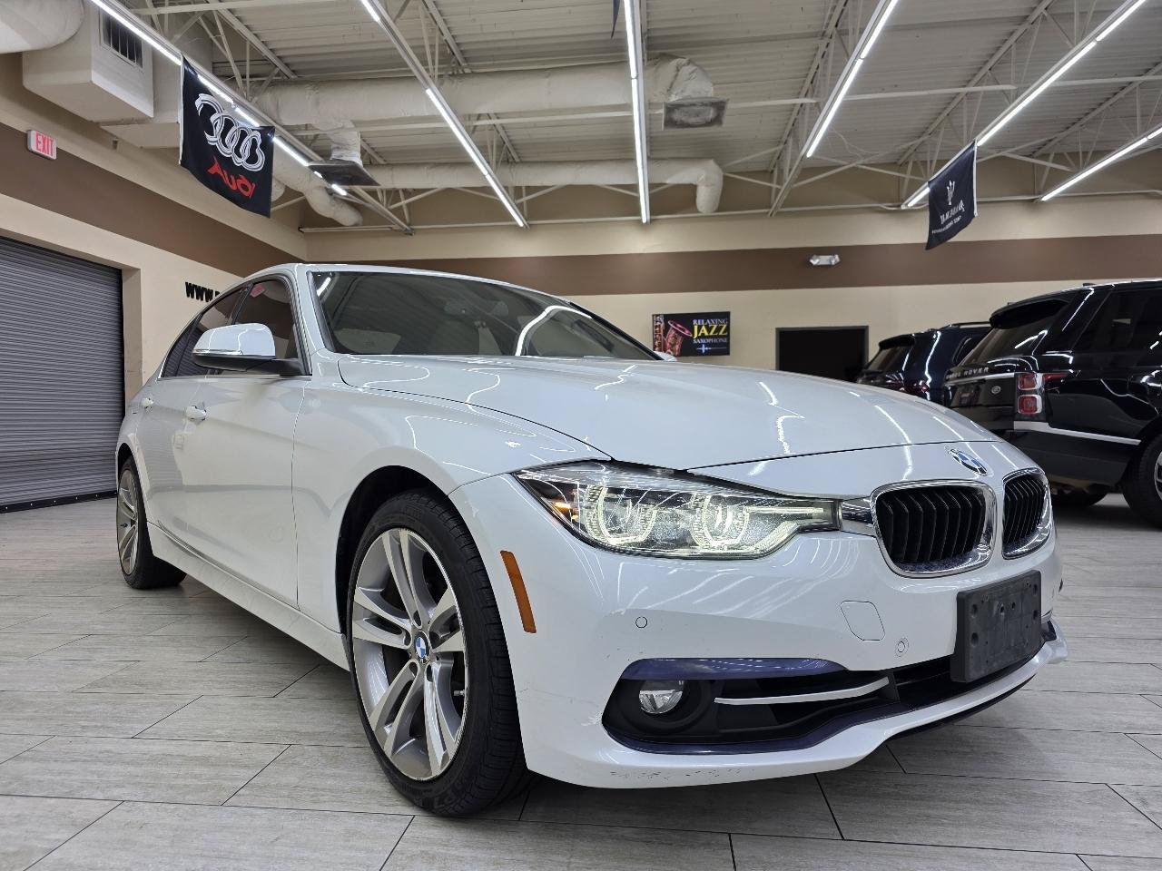 Used 2017 BMW 330i xDrive Sedan AWD/4WD image 4