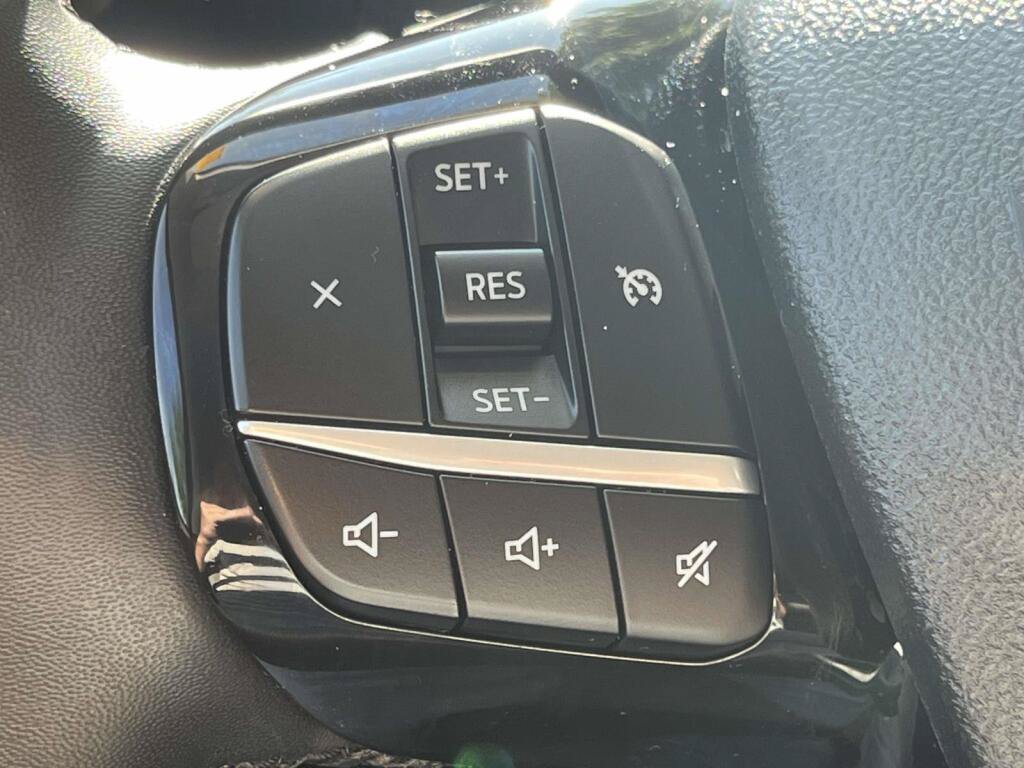 Used 2022 Ford Escape SE w/ SE Sport Appearance Package AWD/4WD image 32