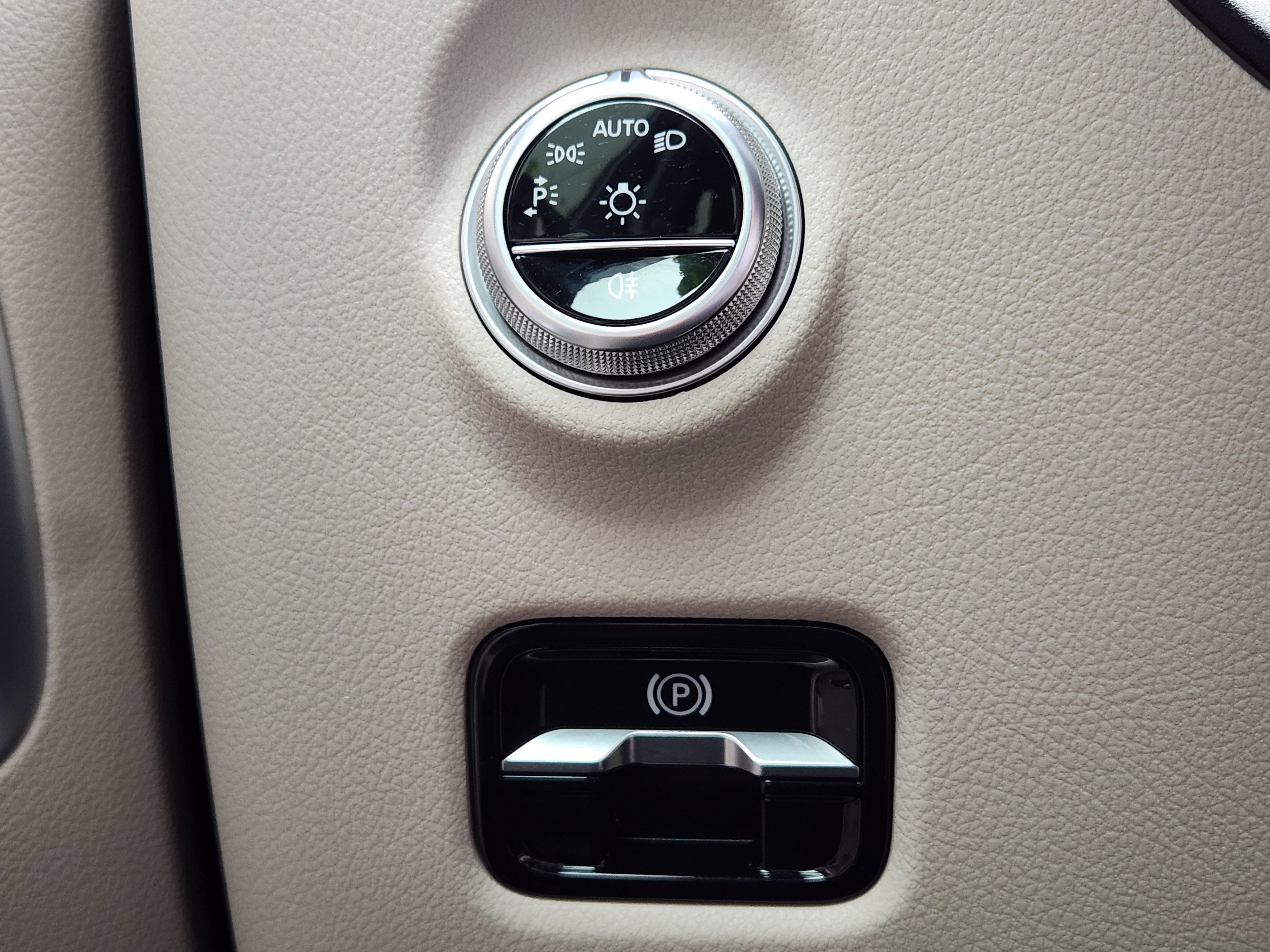 Certified 2025 Mercedes-Benz C 300 Sedan image 13