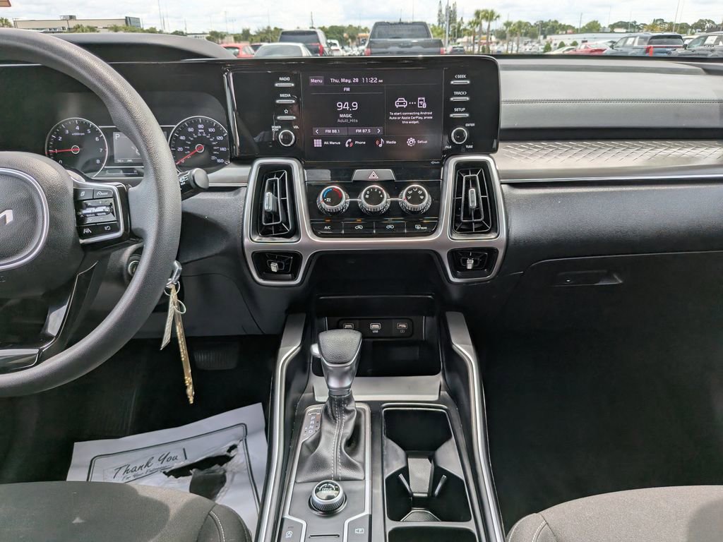 Used 2022 Kia Sorento LX FWD image 15