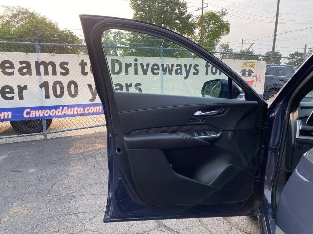 Used 2025 Cadillac XT4 Sport w/ LPO, Floor Liner Package AWD/4WD image 13