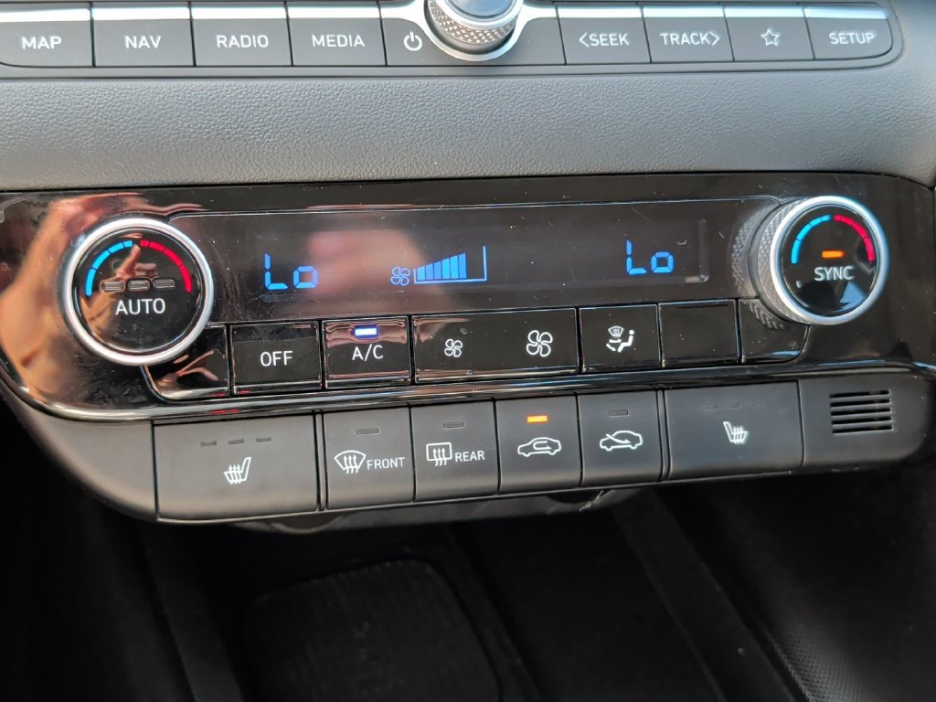 Used 2025 Hyundai Elantra Limited FWD image 23